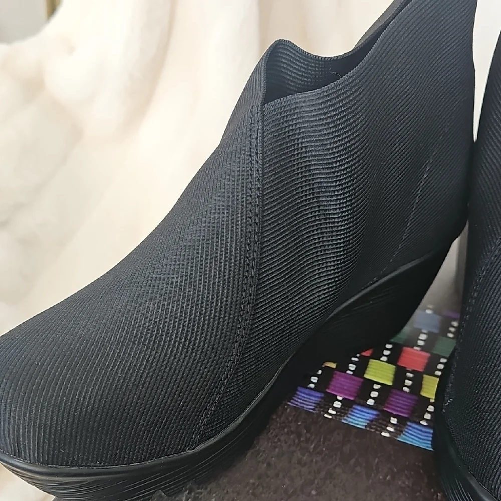 bernie mev. Elegant Black Wedge Shoes